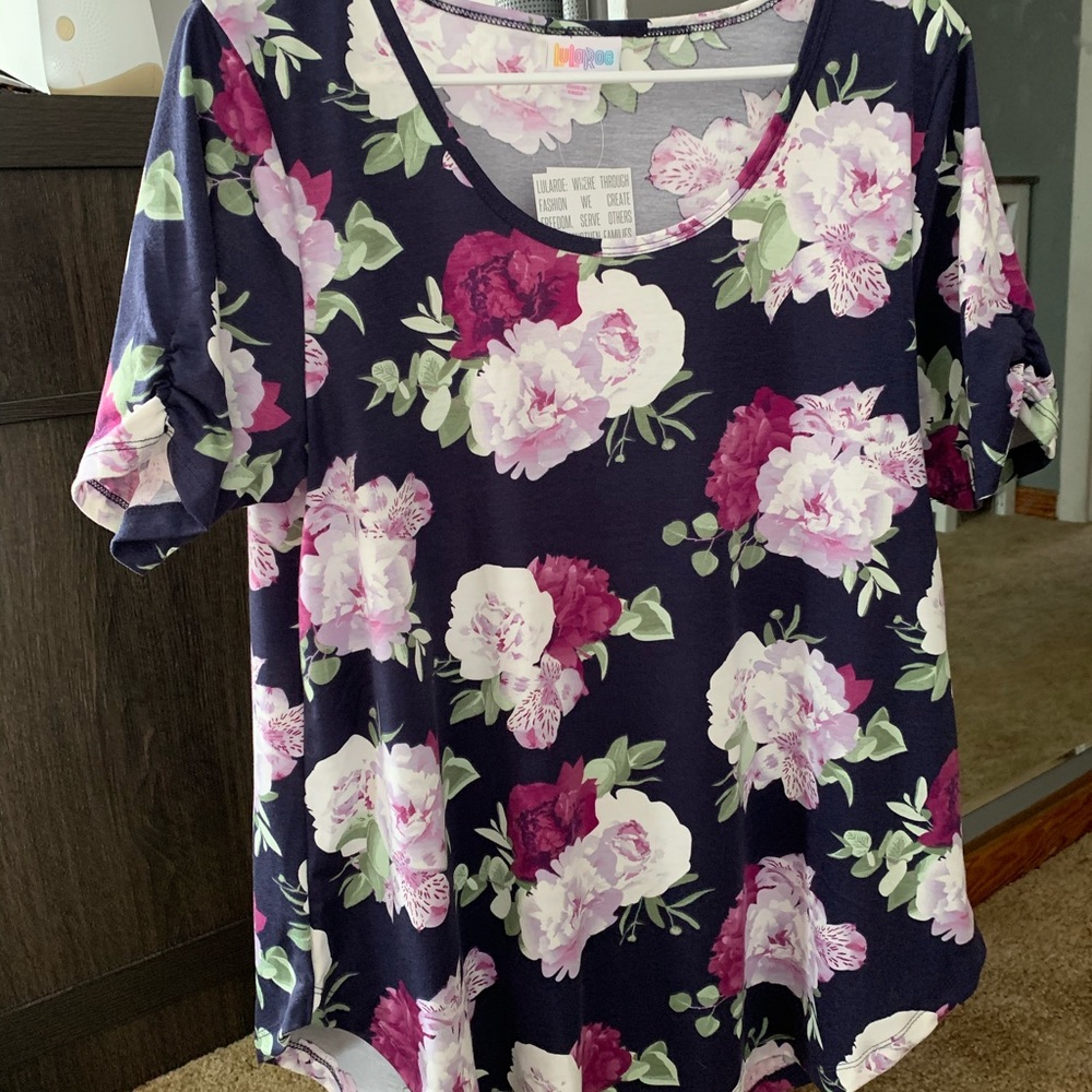 2 Lularoe morgan tee